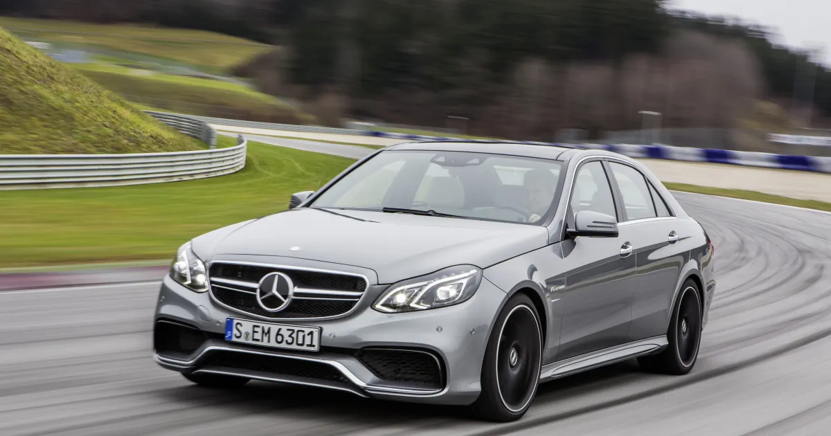 Mercedes-Benz lança E 63 AMG 4MATIC no Brasil e completa linha da